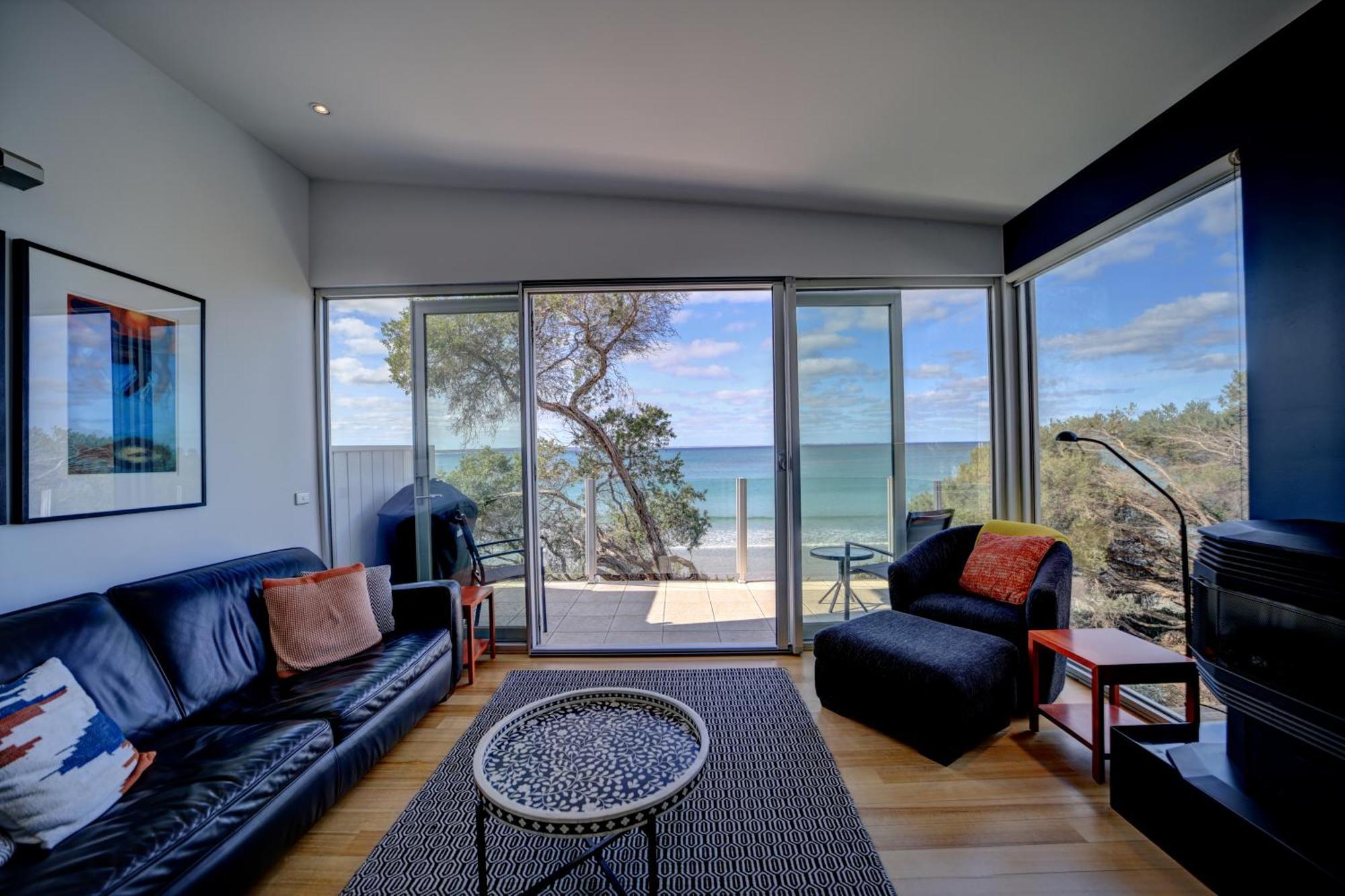 Battery Cove Beach Front Apartment Порт-Фейри Экстерьер фото
