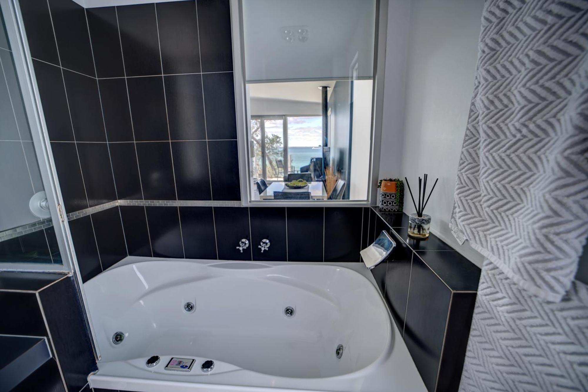 Battery Cove Beach Front Apartment Порт-Фейри Экстерьер фото