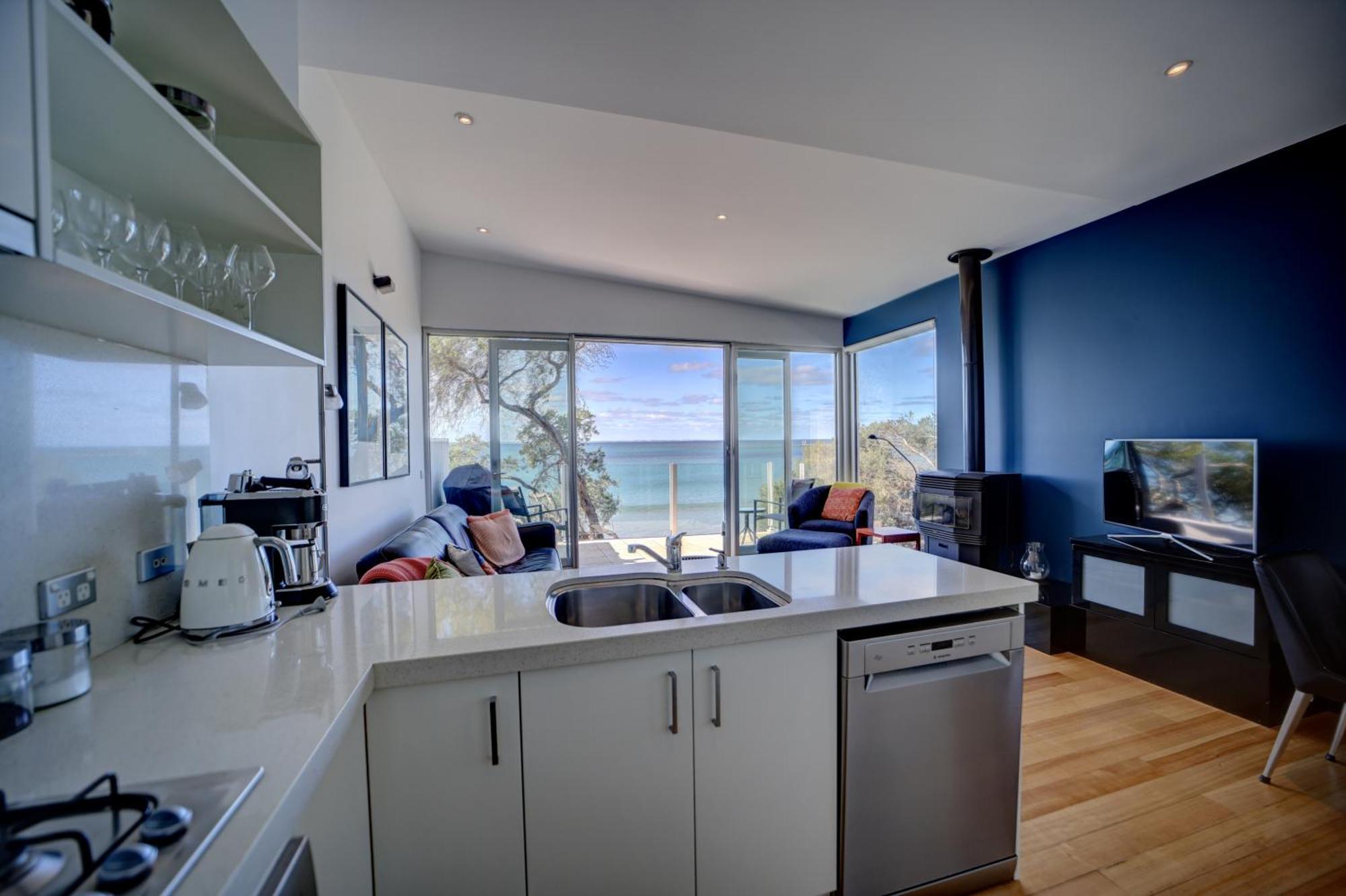 Battery Cove Beach Front Apartment Порт-Фейри Экстерьер фото